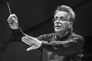 Prof Peter Guelke Chefdirigent c Mathias Ruemmler